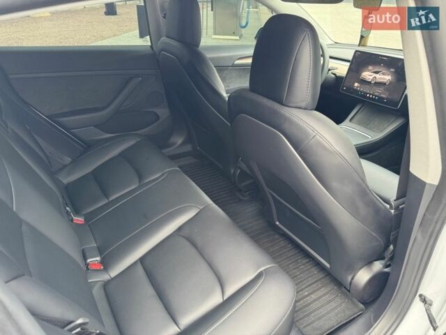 Белый Тесла Модель 3, объемом двигателя 0 л и пробегом 43 тыс. км за 21300 $, фото 11 на Automoto.ua