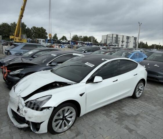 Белый Тесла Модель 3, объемом двигателя 0 л и пробегом 133 тыс. км за 14482 $, фото 4 на Automoto.ua