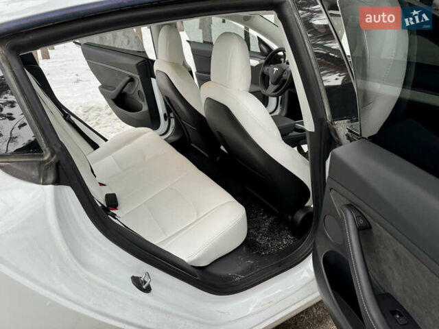 Білий Тесла Модель 3, об'ємом двигуна 0 л та пробігом 89 тис. км за 22000 $, фото 24 на Automoto.ua