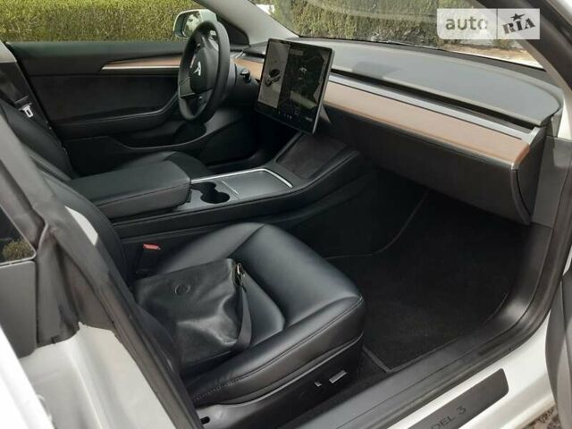 Белый Тесла Модель 3, объемом двигателя 0 л и пробегом 107 тыс. км за 23700 $, фото 16 на Automoto.ua