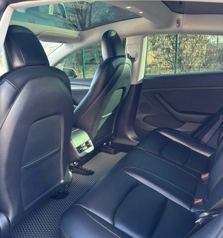 Білий Тесла Модель 3, об'ємом двигуна 0 л та пробігом 88 тис. км за 22500 $, фото 12 на Automoto.ua