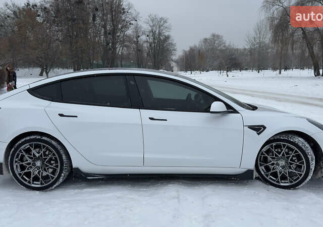 Білий Тесла Модель 3, об'ємом двигуна 0 л та пробігом 74 тис. км за 21800 $, фото 3 на Automoto.ua