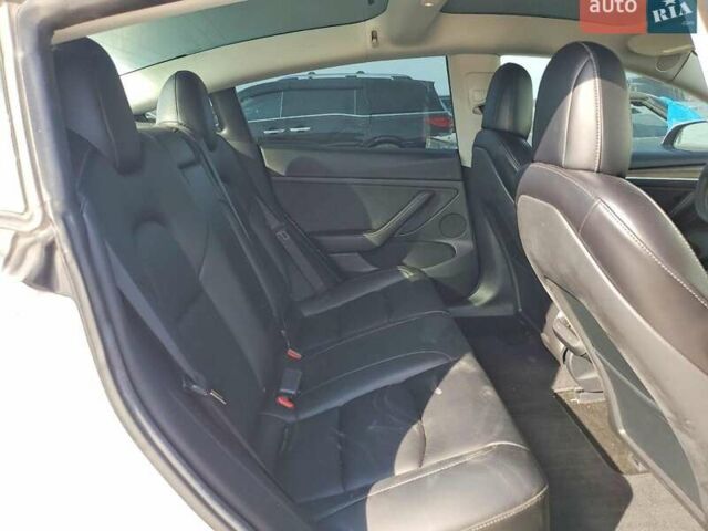 Белый Тесла Модель 3, объемом двигателя 0 л и пробегом 61 тыс. км за 7000 $, фото 9 на Automoto.ua