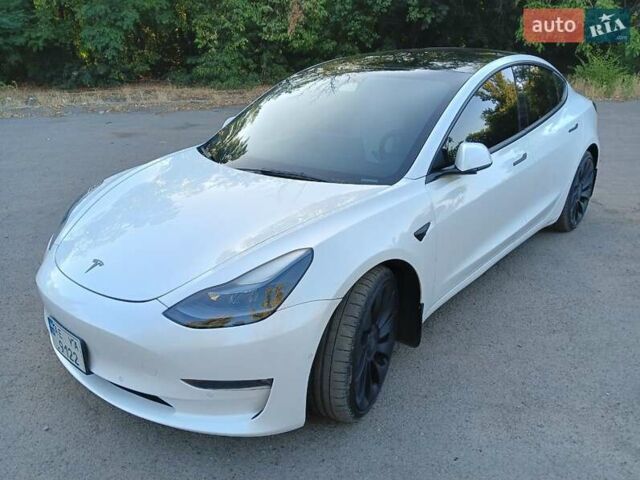 Белый Тесла Модель 3, объемом двигателя 0 л и пробегом 100 тыс. км за 25000 $, фото 4 на Automoto.ua