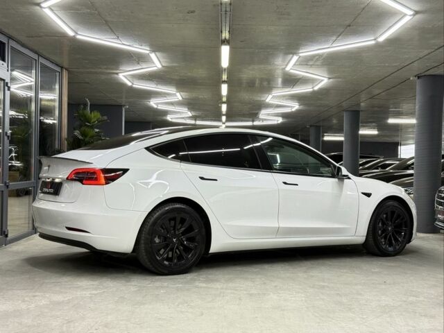 Белый Тесла Модель 3, объемом двигателя 0 л и пробегом 76 тыс. км за 22900 $, фото 10 на Automoto.ua