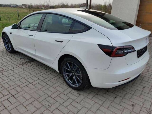 Белый Тесла Модель 3, объемом двигателя 0 л и пробегом 47 тыс. км за 17000 $, фото 2 на Automoto.ua