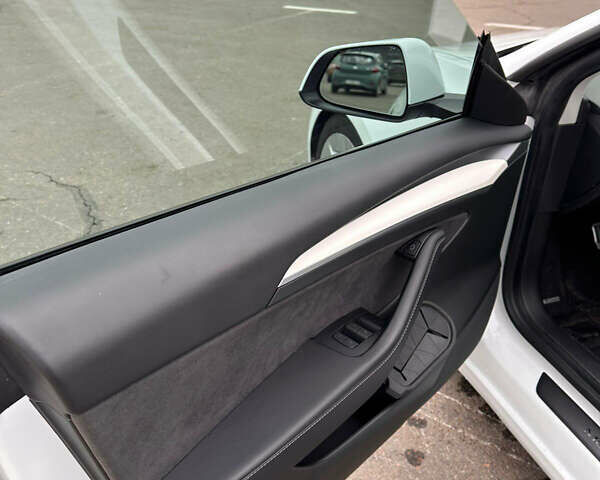 Белый Тесла Модель 3, объемом двигателя 0 л и пробегом 81 тыс. км за 21000 $, фото 11 на Automoto.ua