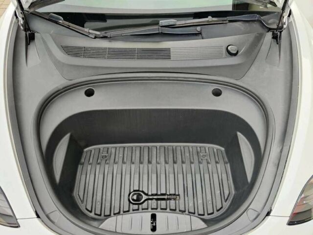 Белый Тесла Модель 3, объемом двигателя 0 л и пробегом 47 тыс. км за 17000 $, фото 8 на Automoto.ua