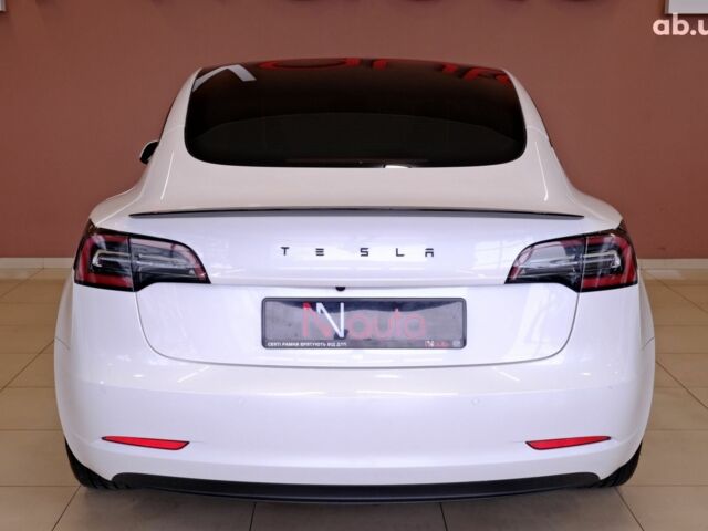 Белый Тесла Модель 3, объемом двигателя 0 л и пробегом 60 тыс. км за 22900 $, фото 5 на Automoto.ua
