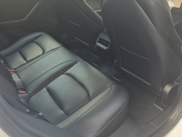 Білий Тесла Модель 3, об'ємом двигуна 0 л та пробігом 120 тис. км за 19999 $, фото 5 на Automoto.ua