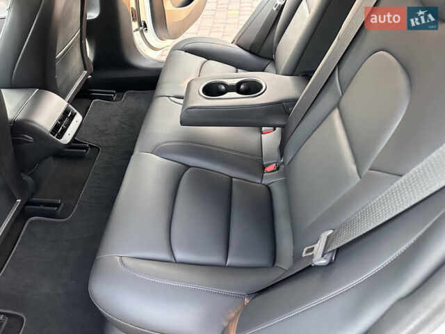 Белый Тесла Модель 3, объемом двигателя 0 л и пробегом 1 тыс. км за 37999 $, фото 51 на Automoto.ua