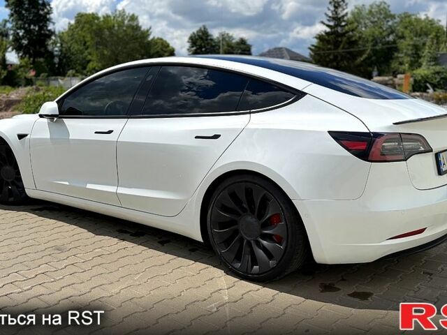 Белый Тесла Модель 3, объемом двигателя 82 л и пробегом 62 тыс. км за 21900 $, фото 4 на Automoto.ua
