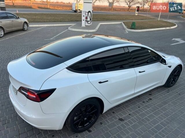 Белый Тесла Модель 3, объемом двигателя 0 л и пробегом 80 тыс. км за 18500 $, фото 11 на Automoto.ua