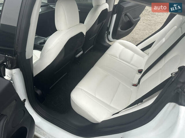 Белый Тесла Модель 3, объемом двигателя 0 л и пробегом 59 тыс. км за 22000 $, фото 15 на Automoto.ua