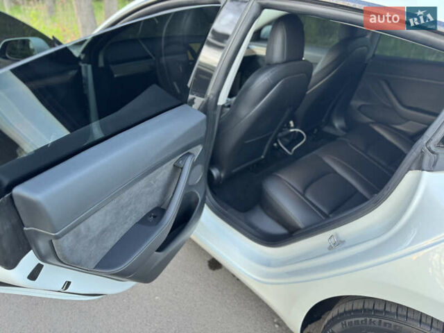 Белый Тесла Модель 3, объемом двигателя 0 л и пробегом 100 тыс. км за 20900 $, фото 11 на Automoto.ua