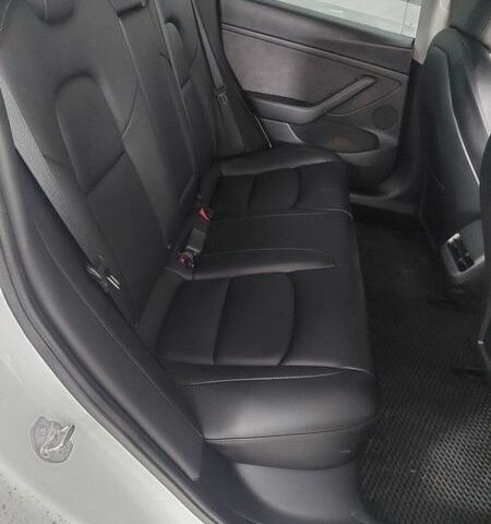 Белый Тесла Модель 3, объемом двигателя 0 л и пробегом 47 тыс. км за 24000 $, фото 4 на Automoto.ua