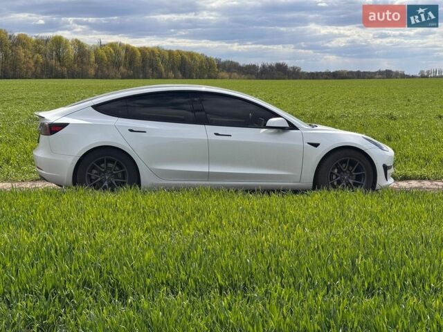 Білий Тесла Модель 3, об'ємом двигуна 0 л та пробігом 105 тис. км за 21300 $, фото 2 на Automoto.ua