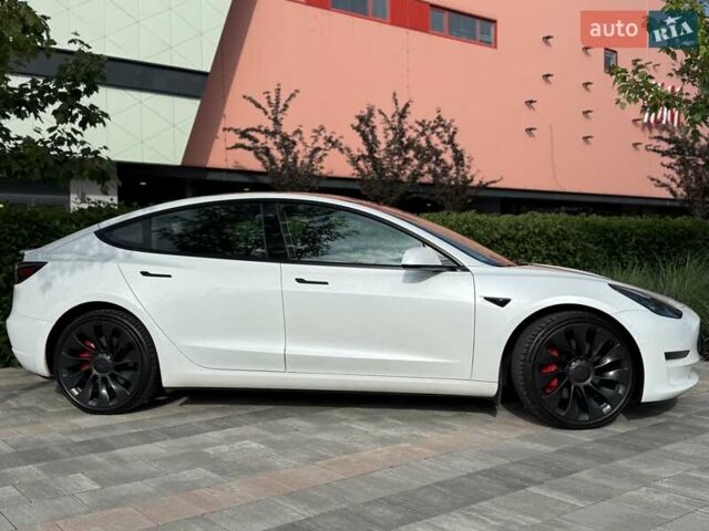 Белый Тесла Модель 3, объемом двигателя 0 л и пробегом 65 тыс. км за 29999 $, фото 4 на Automoto.ua