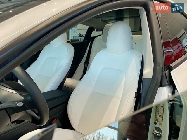 Білий Тесла Модель 3, об'ємом двигуна 0 л та пробігом 18 тис. км за 26900 $, фото 18 на Automoto.ua