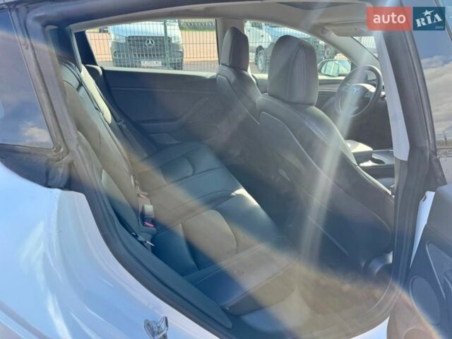 Білий Тесла Модель 3, об'ємом двигуна 0 л та пробігом 28 тис. км за 19900 $, фото 26 на Automoto.ua