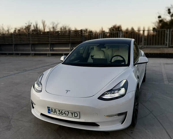 Белый Тесла Модель 3, объемом двигателя 0 л и пробегом 77 тыс. км за 25000 $, фото 1 на Automoto.ua