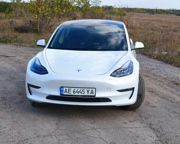 Білий Тесла Модель 3, об'ємом двигуна 0 л та пробігом 65 тис. км за 23500 $, фото 2 на Automoto.ua