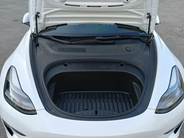 Білий Тесла Модель 3, об'ємом двигуна 0 л та пробігом 100 тис. км за 24500 $, фото 15 на Automoto.ua