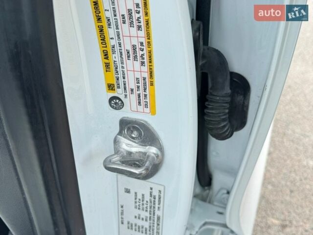 Белый Тесла Модель 3, объемом двигателя 0 л и пробегом 64 тыс. км за 20500 $, фото 23 на Automoto.ua
