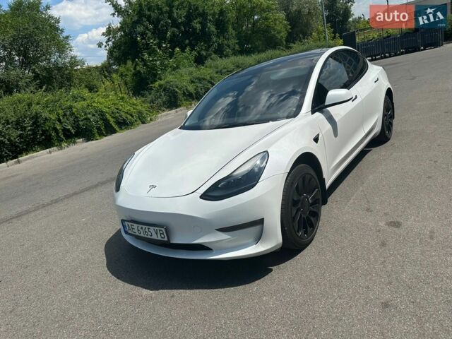 Белый Тесла Модель 3, объемом двигателя 0 л и пробегом 60 тыс. км за 22000 $, фото 1 на Automoto.ua