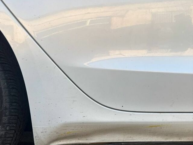 Білий Тесла Модель 3, об'ємом двигуна 0 л та пробігом 95 тис. км за 16800 $, фото 17 на Automoto.ua