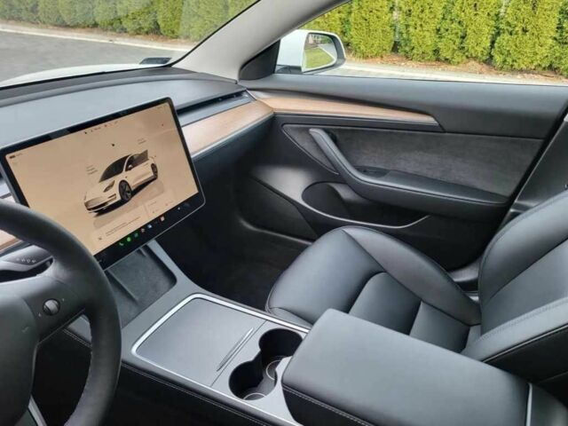 Белый Тесла Модель 3, объемом двигателя 0 л и пробегом 48 тыс. км за 12500 $, фото 11 на Automoto.ua