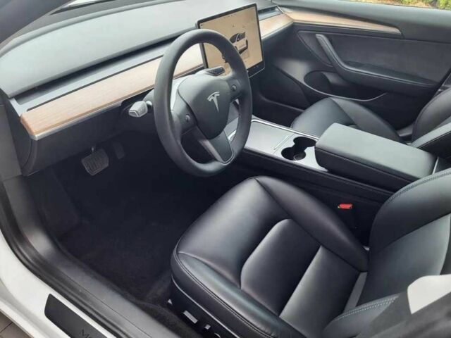Белый Тесла Модель 3, объемом двигателя 0 л и пробегом 48 тыс. км за 12500 $, фото 9 на Automoto.ua