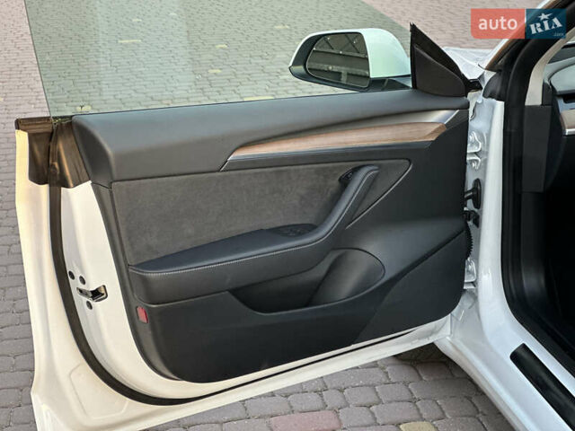 Белый Тесла Модель 3, объемом двигателя 0 л и пробегом 1 тыс. км за 37999 $, фото 63 на Automoto.ua