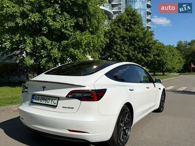 Белый Тесла Модель 3, объемом двигателя 0 л и пробегом 21 тыс. км за 26645 $, фото 4 на Automoto.ua