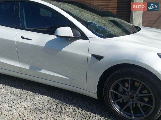 Белый Тесла Модель 3, объемом двигателя 0 л и пробегом 43 тыс. км за 21499 $, фото 10 на Automoto.ua