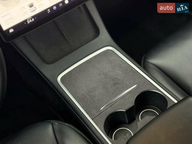 Білий Тесла Модель 3, об'ємом двигуна 0 л та пробігом 117 тис. км за 20999 $, фото 24 на Automoto.ua