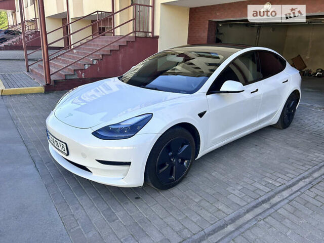 Білий Тесла Модель 3, об'ємом двигуна 0 л та пробігом 4 тис. км за 24500 $, фото 3 на Automoto.ua
