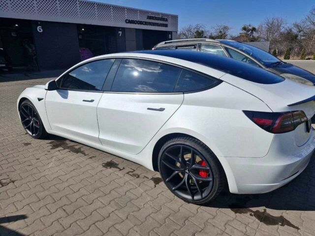 Белый Тесла Модель 3, объемом двигателя 0 л и пробегом 36 тыс. км за 25500 $, фото 7 на Automoto.ua