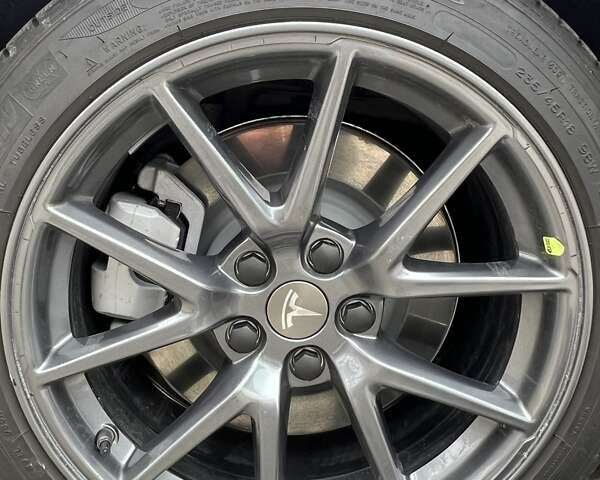 Белый Тесла Модель 3, объемом двигателя 0 л и пробегом 22 тыс. км за 24999 $, фото 36 на Automoto.ua