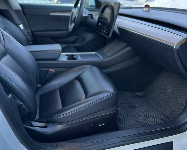 Білий Тесла Модель 3, об'ємом двигуна 0 л та пробігом 95 тис. км за 17500 $, фото 9 на Automoto.ua