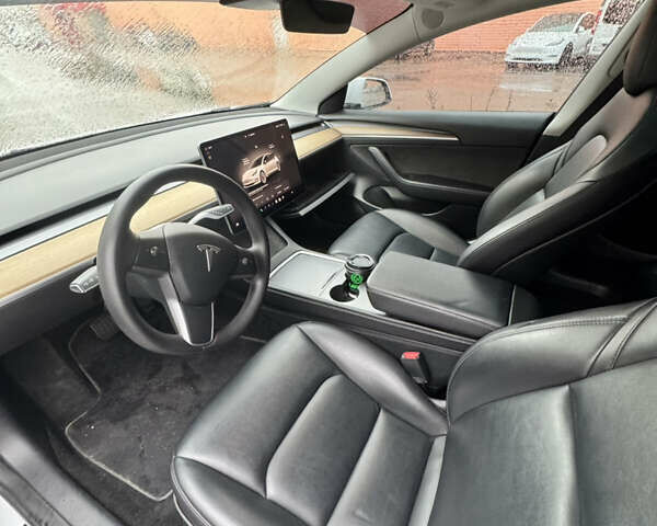 Білий Тесла Модель 3, об'ємом двигуна 0 л та пробігом 60 тис. км за 21000 $, фото 13 на Automoto.ua