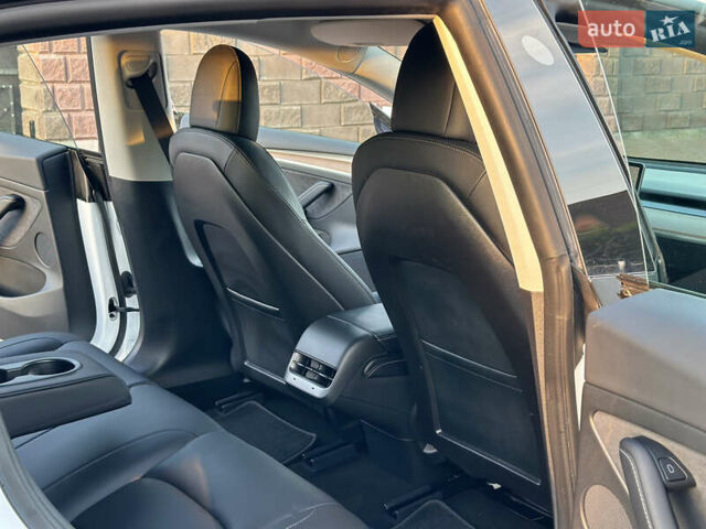 Белый Тесла Модель 3, объемом двигателя 0 л и пробегом 1 тыс. км за 37999 $, фото 45 на Automoto.ua