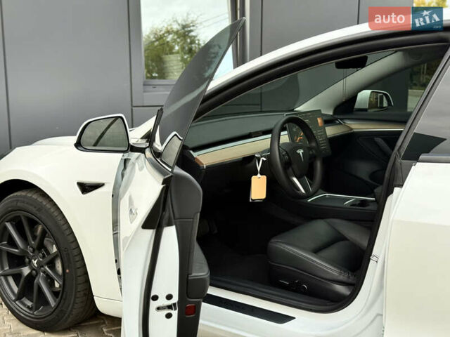 Белый Тесла Модель 3, объемом двигателя 0 л и пробегом 70 тыс. км за 22600 $, фото 23 на Automoto.ua