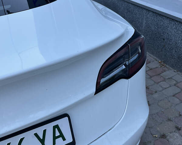 Білий Тесла Модель 3, об'ємом двигуна 0 л та пробігом 55 тис. км за 22700 $, фото 21 на Automoto.ua