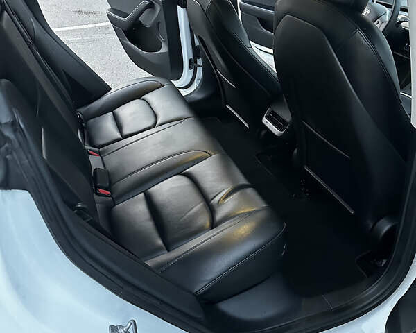 Білий Тесла Модель 3, об'ємом двигуна 0 л та пробігом 115 тис. км за 20900 $, фото 38 на Automoto.ua