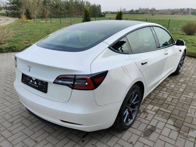 Белый Тесла Модель 3, объемом двигателя 0 л и пробегом 47 тыс. км за 17000 $, фото 3 на Automoto.ua