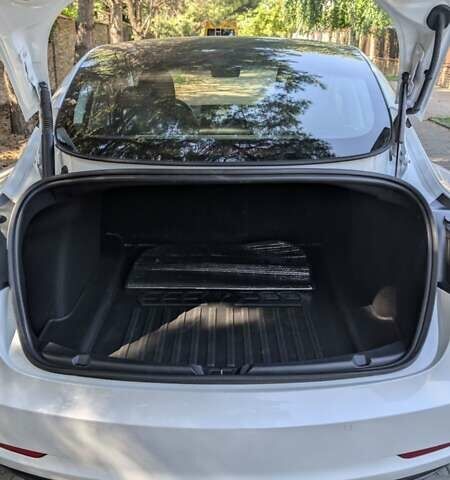 Білий Тесла Модель 3, об'ємом двигуна 0 л та пробігом 156 тис. км за 20499 $, фото 3 на Automoto.ua