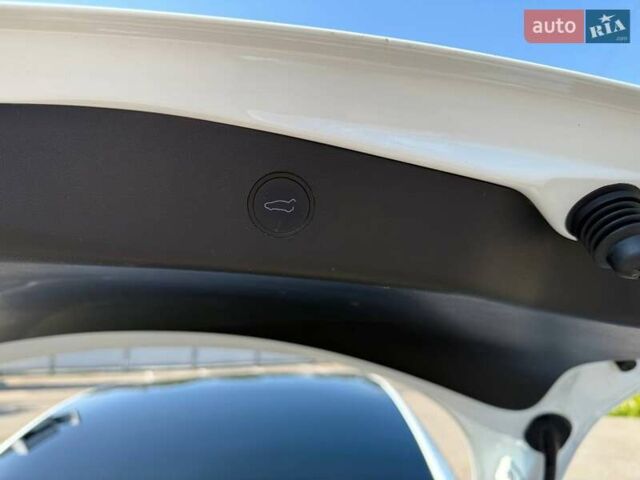 Білий Тесла Модель 3, об'ємом двигуна 0 л та пробігом 117 тис. км за 21300 $, фото 7 на Automoto.ua