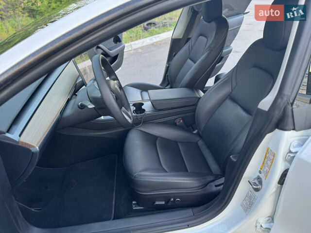 Белый Тесла Модель 3, объемом двигателя 0 л и пробегом 100 тыс. км за 20900 $, фото 16 на Automoto.ua