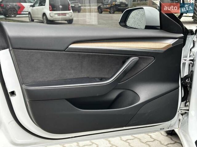 Белый Тесла Модель 3, объемом двигателя 0 л и пробегом 35 тыс. км за 24699 $, фото 22 на Automoto.ua